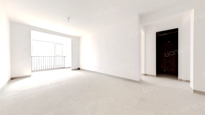 诚心出售 价格可议 户型方正 毛坯房可以随意装修-客厅