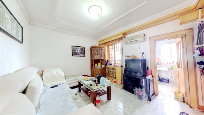 南北两居，地理位置优越，生活配套齐全。-客厅