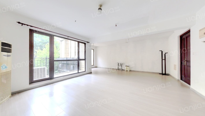 鸿坤理想湾南区洋房，南北通透三居室，可贷款-客厅