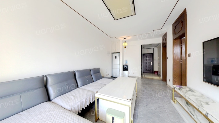 精装修，拎包入住，格局方正，楼层好，采光充足-客厅