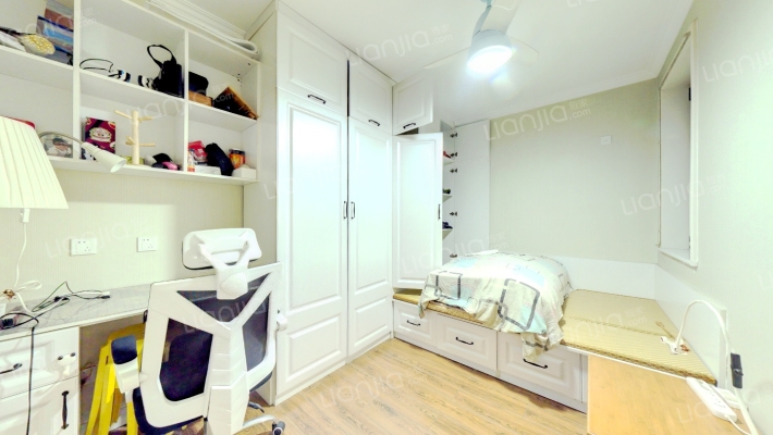 高铁新干线 3室2厅 南-卧室A