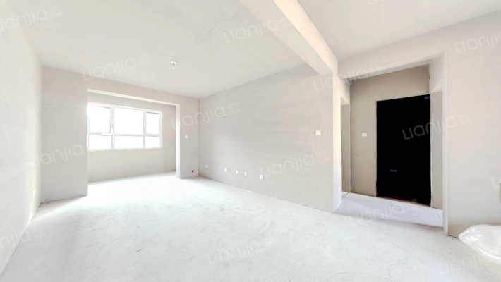 南北三居室，户型方正，小区人车分流-客厅