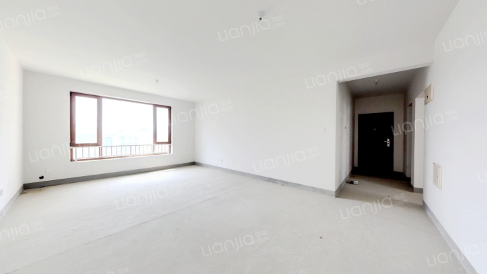 高铁新干线南北通四居，中间位置，中间楼层，业主诚售-客厅