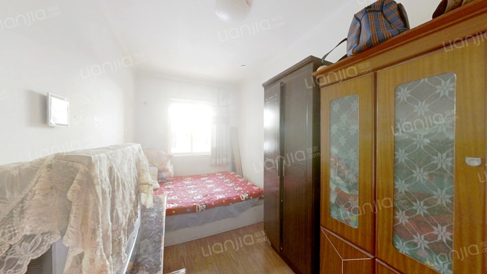 繁华地段 采光充足 南北通透三居 房本满五唯一 税费低-卧室C