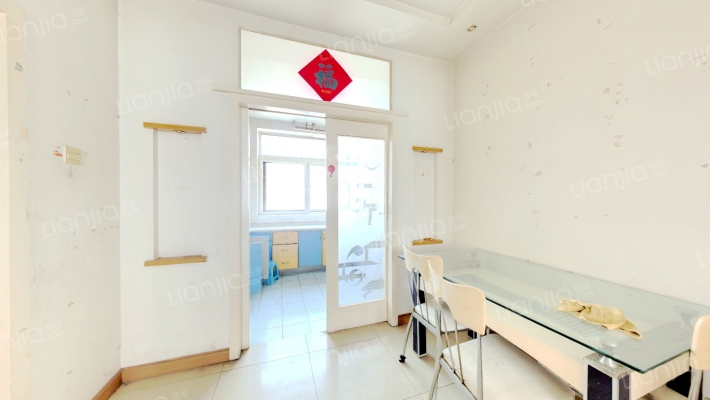 开发区政法街南北两居，房本满五不唯一。-餐厅