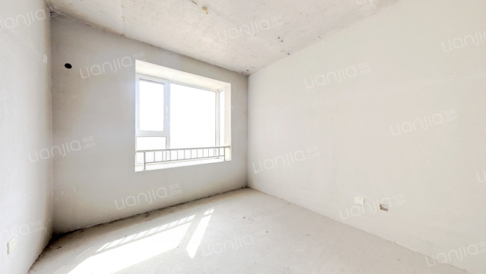 本房为经典全南两居户型，格局方正，小区中间位置-卧室B