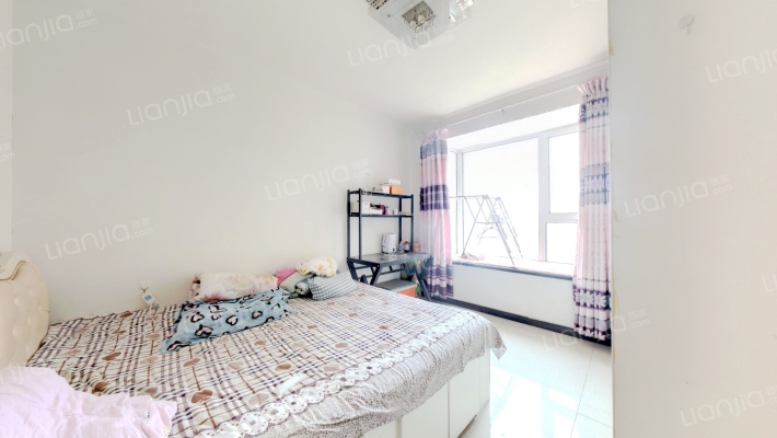 朝南两居，房本满二，高楼层视野开阔-卧室B