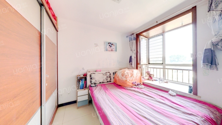 南北通透格局，楼层好，视野宽阔，采光充足-卧室A