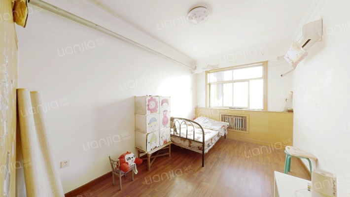 市区大三居，交通便利，满五，税低-卧室C