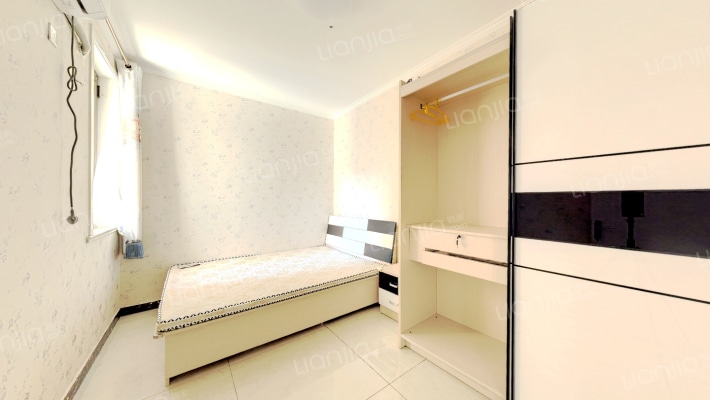 鸿坤理想湾北区全朝阳小三居，采光好，视野好。-卧室A