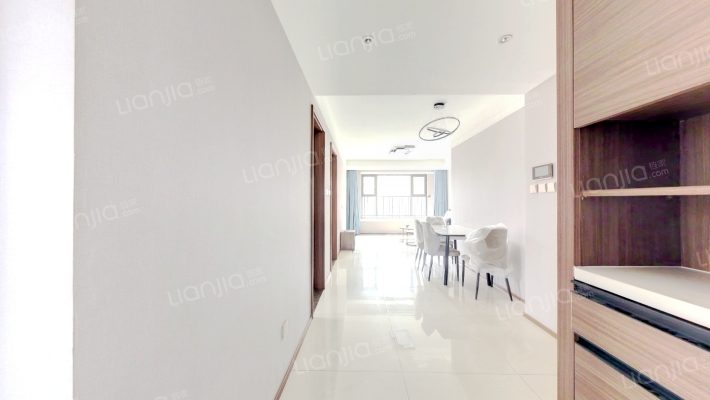 此房一梯两户，南北通透，中高楼层全天采光无遮挡-客厅