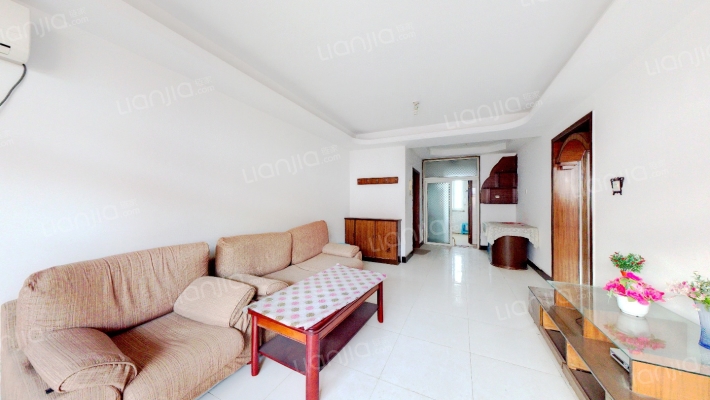 房子是南北通透的两居，主卧客厅朝南，次卧和厨房朝北-客厅