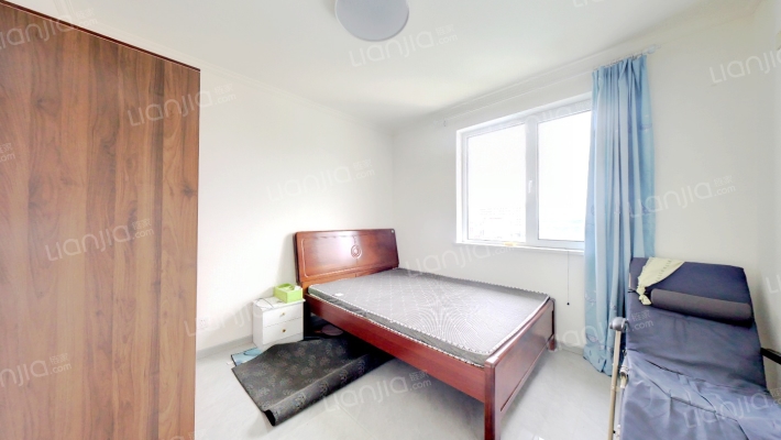 双语旁经典一居，采光视野好。。。-卧室