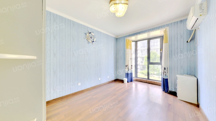 万达旁，版楼，两居室，南北通透，采光好物业管理优-卧室A