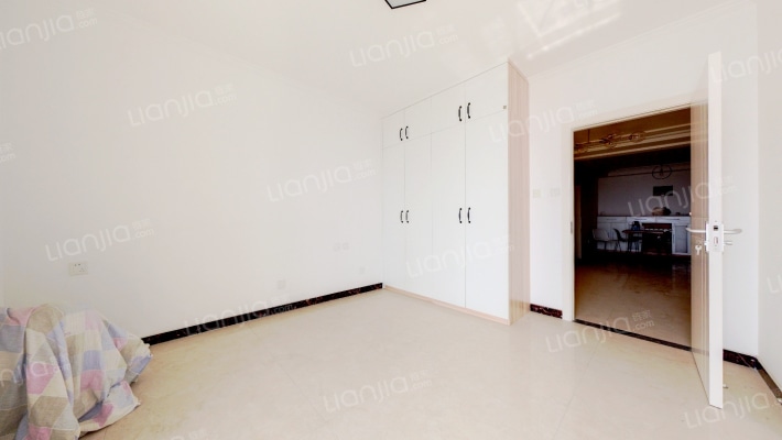 双塔社区低单价三居双卫，中间楼层视野开阔，配套齐全-卧室A