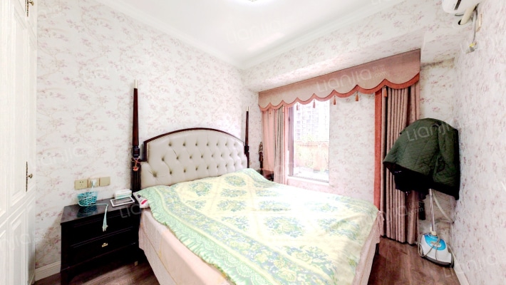 精装三房，带100平露台，地暖空调家具齐全-卧室C
