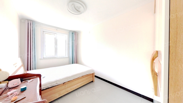 德信公园 交通方便 小区24小时安保 中高喽层采光好-卧室B