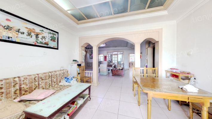 此房满五不唯一，税费低，东西通透，视野好。-餐厅