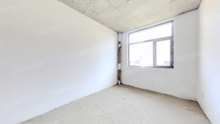 房子是上叠别墅，带电梯 随时看房，纯别墅区-卧室