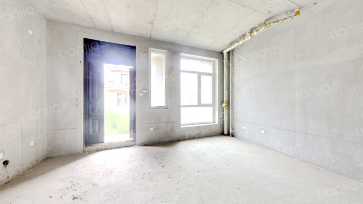 爱伦堡临湖别墅，地上三层，地下一层。-客厅