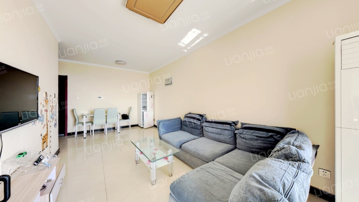 此房楼层好，视野开阔，采光充足，带装修，拎包入住-客厅