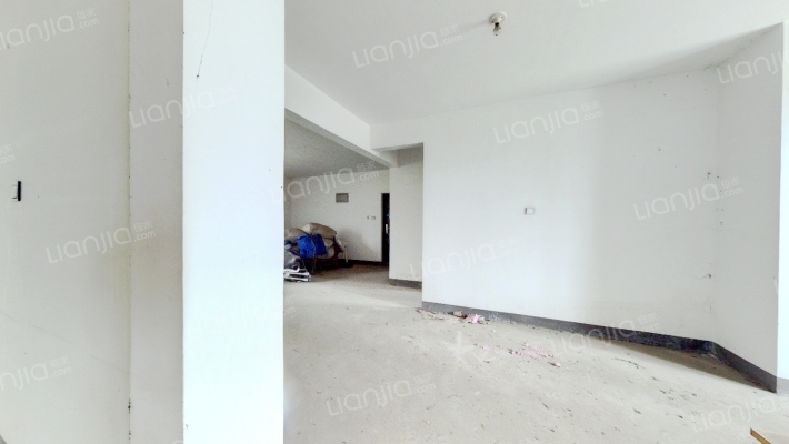 天保郦景大三居710年大产权，市区三居双卫毛坯房-餐厅