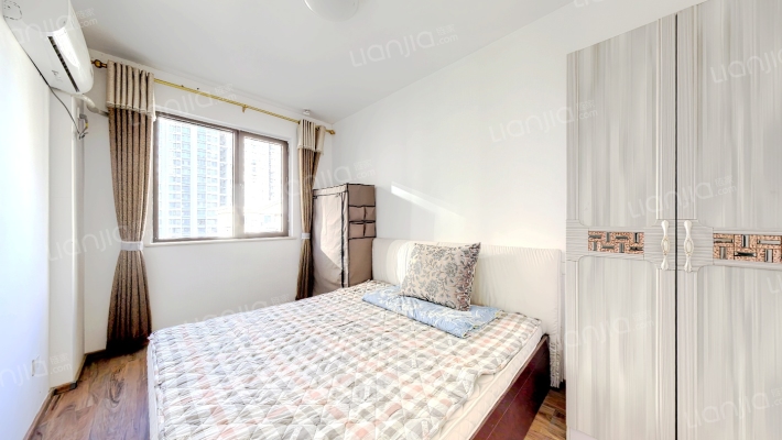 鸿坤理想湾洋房一梯两户，南北通透。-卧室B