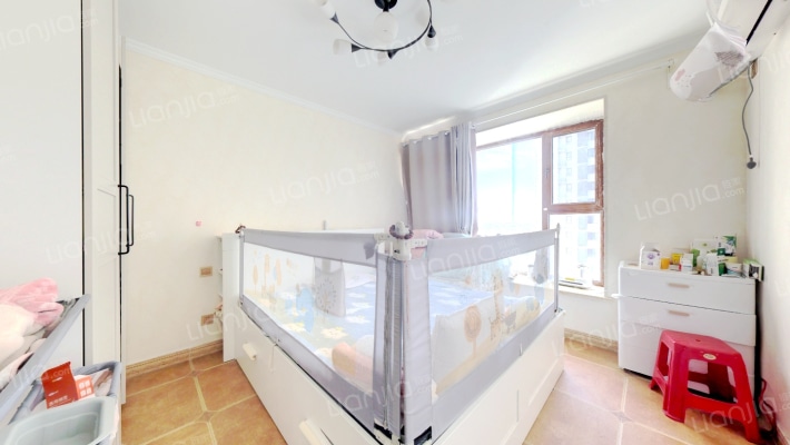 高铁新干线 4室2厅 南 北-卧室C