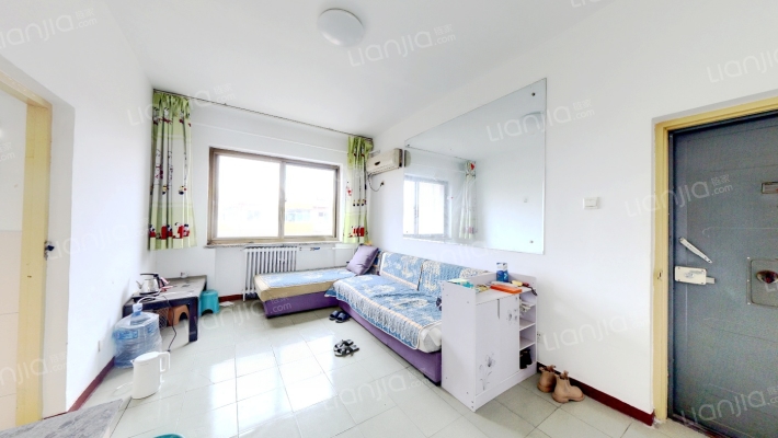 此房满五 一梯两户 简单装修  位置好-客厅