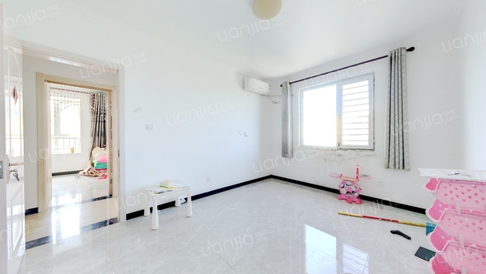 房子精装修  三居室  满二年税低   高楼层  采光好-卧室A