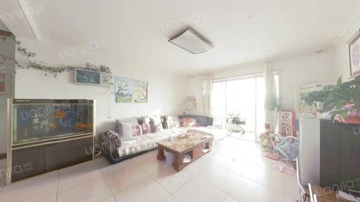 繁华地段 采光充足 南北通透三居 房本满五唯一 税费低-客厅