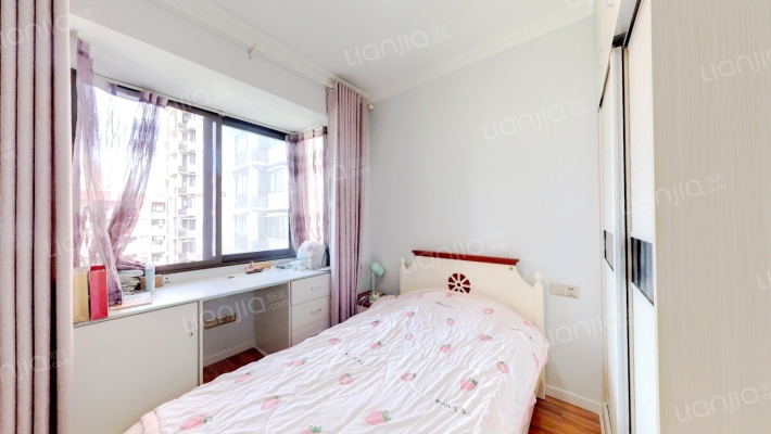 广元城市中间位置，精装两居，业主诚意出售-卧室A
