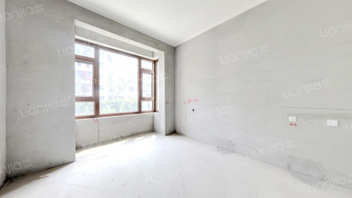 天伦湾凤麟府下跃好楼位，采光好-卧室B