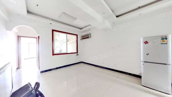 小区成熟，配套设施齐全，交通便利，-客厅