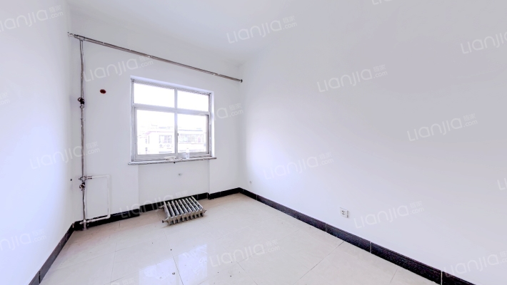 宜佳旺广场北 中医院南 集中供暖的三居 客厅朝南-卧室A