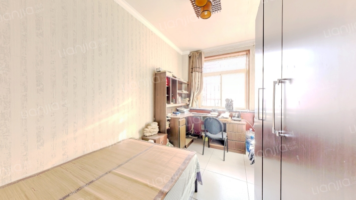 户型通透， 一梯两户， 交通便利。-卧室C