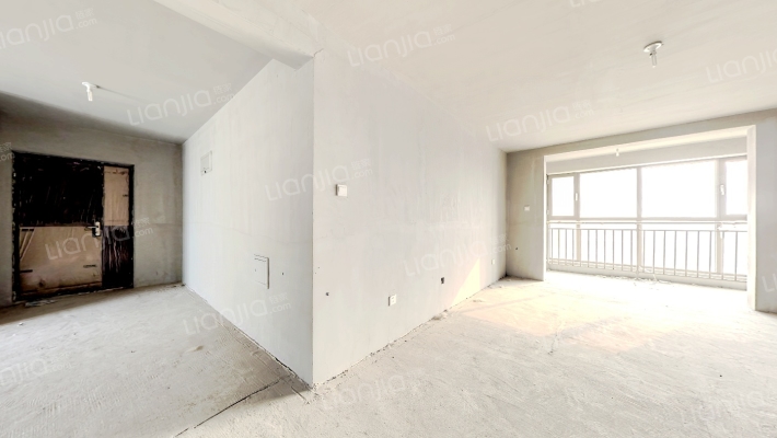 开发区 南北通透大三居室  采光无影响-客厅