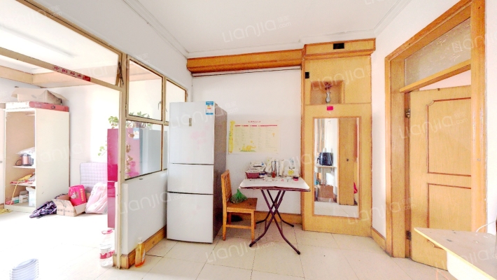 范阳路矿山局家属院两居。本满五年。-客厅