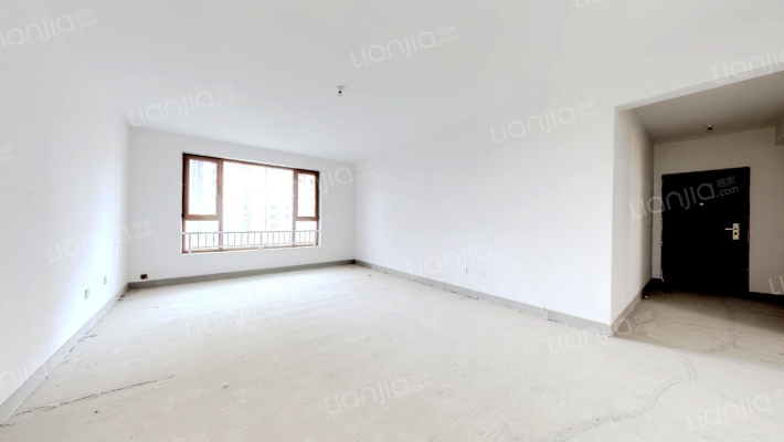 精装修 餐厅H户型 中层 满二 东边户 南北通透-客厅