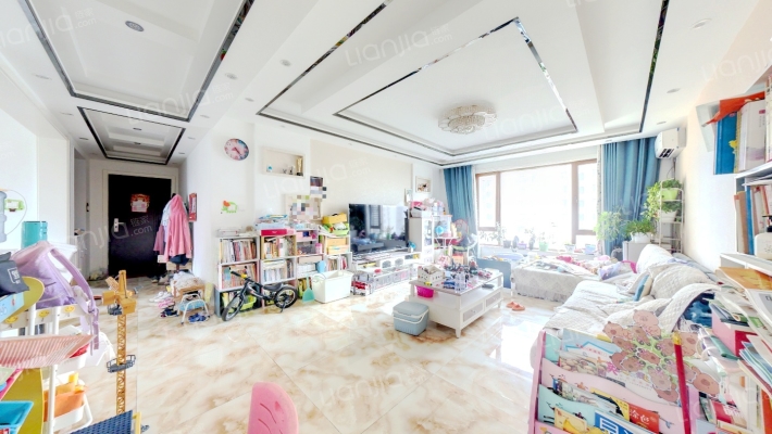 此房满两年，精装修，双卫，中间楼层，视野好-客厅