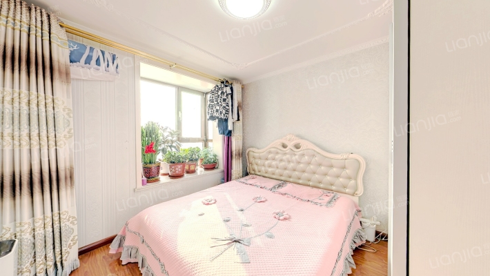 全屋精装修，满五唯一，电梯房的凤凰层-卧室A