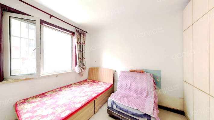 华阳路上电梯楼，精装修，房本满二-卧室B