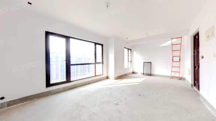 此房满二，南北通透格局，楼层好视野开阔，明厨名卫。-客厅