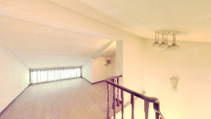 满二，精装50多万，20多平的阁楼也装修了，价格可议-卧室F