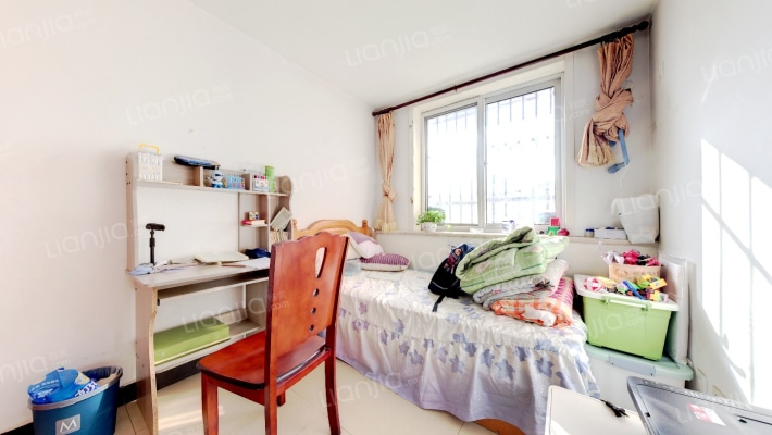 得房率高南北阳台不算在房本面积的，环境好-卧室B