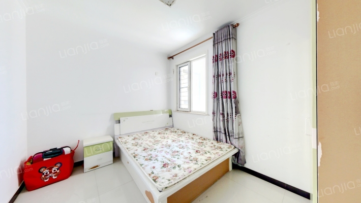 天保郦景南北通透三居室有地下室-卧室A