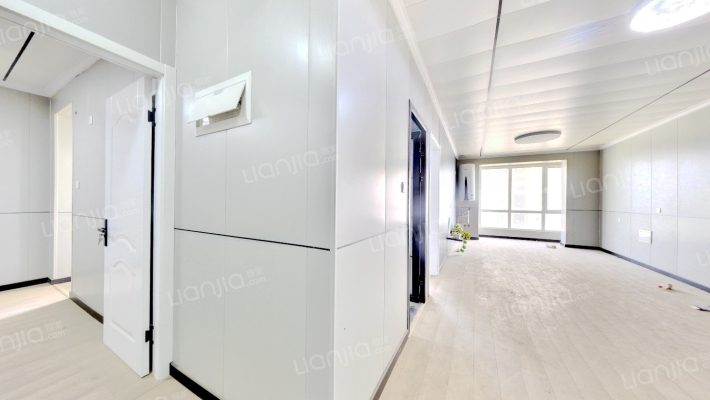 本房为经典全南两居户型，格局方正，小区中间位置-客厅