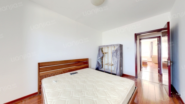 户型通透， 一梯两户， 交通便利。满五-卧室B