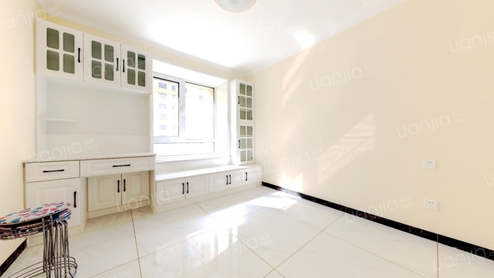 地理位置好离德信公园直线距离200米南北通透精装修-卧室A