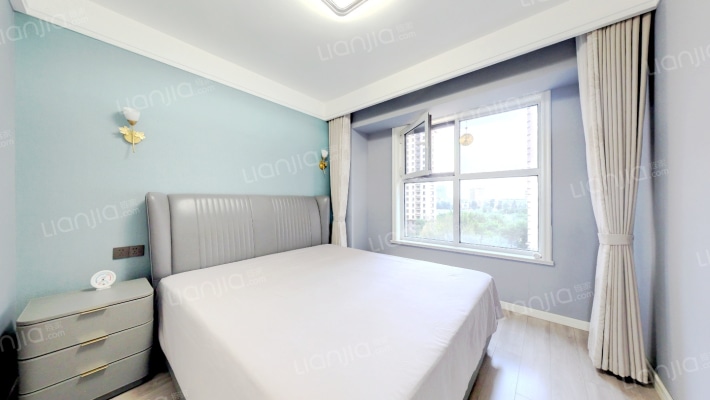 精装三居室 南北通透  房本满二-卧室C